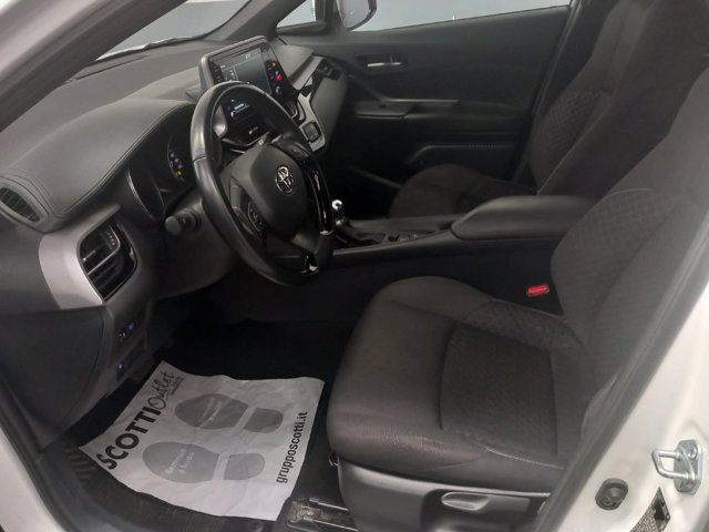 TOYOTA C-hr 1.8h active e-cvt