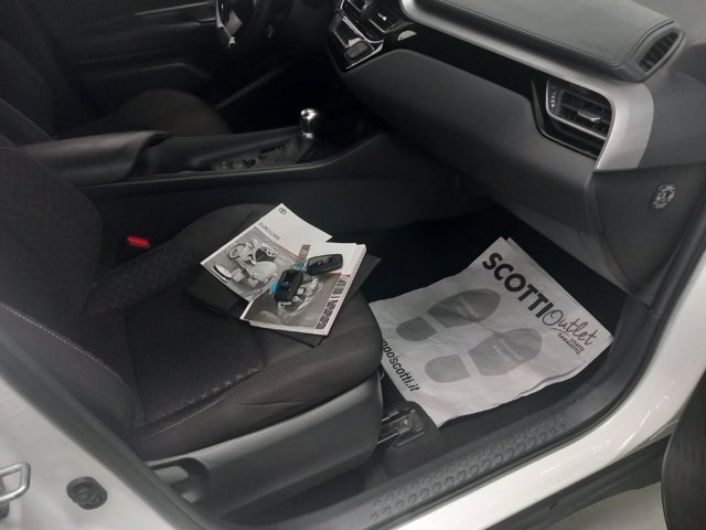 TOYOTA C-hr 1.8h active e-cvt