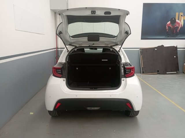 TOYOTA Yaris 1.5h trend