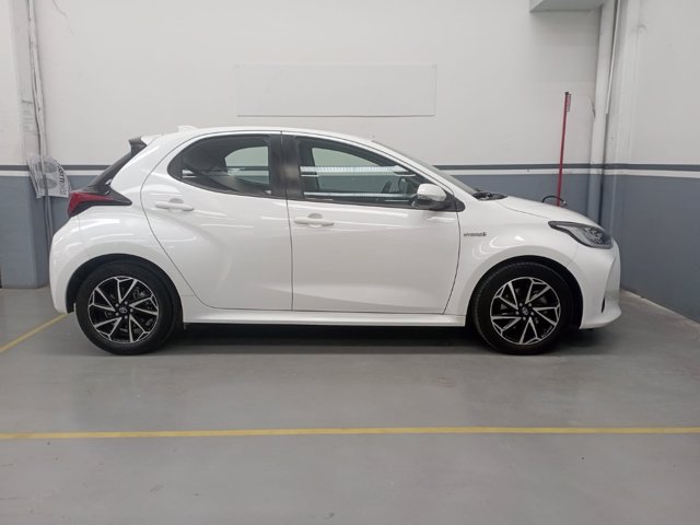TOYOTA Yaris 1.5h trend