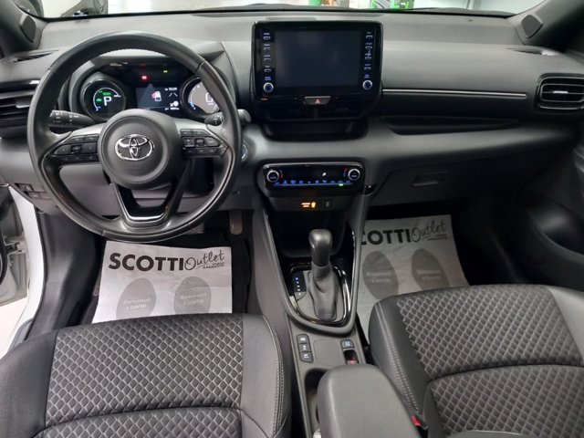 TOYOTA Yaris 1.5h style