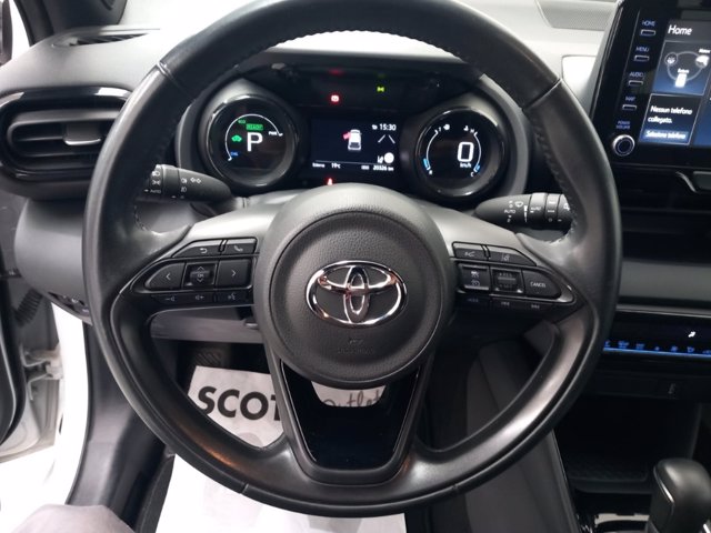 TOYOTA Yaris 1.5h style