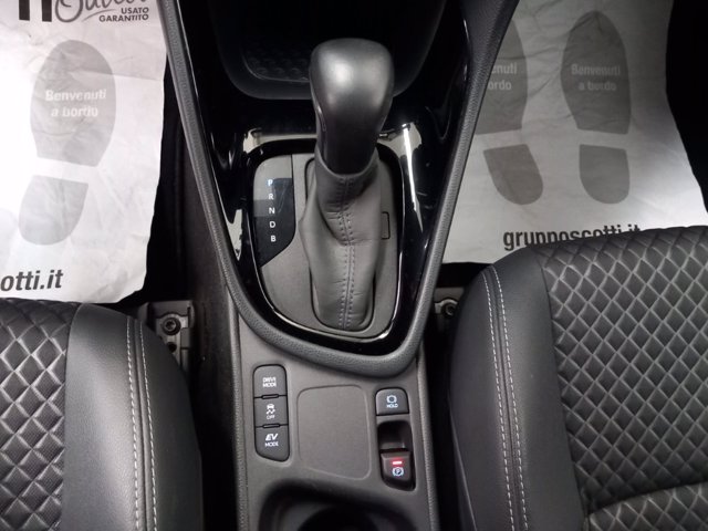 TOYOTA Yaris 1.5h style