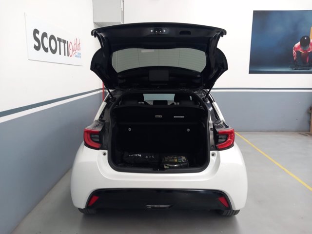 TOYOTA Yaris 1.5h style