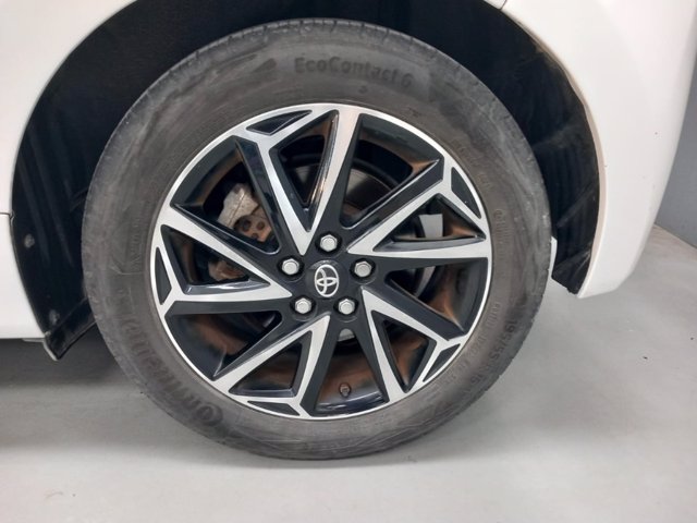 TOYOTA Yaris 1.5h style