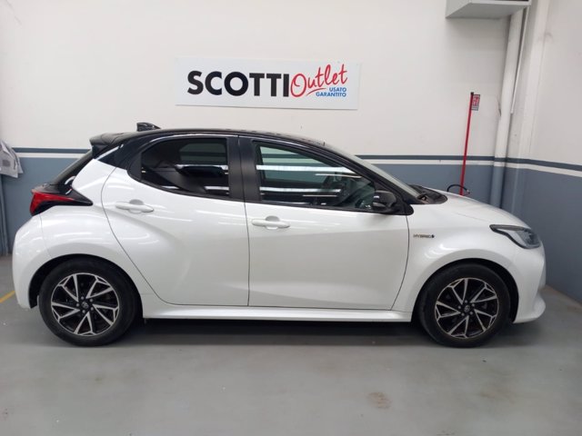 TOYOTA Yaris 1.5h style
