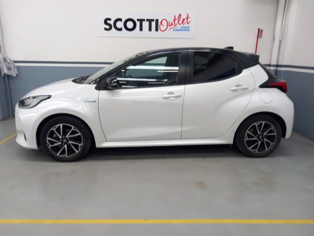 TOYOTA Yaris 1.5h style