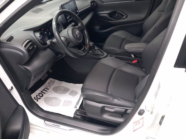 TOYOTA Yaris 1.5h style