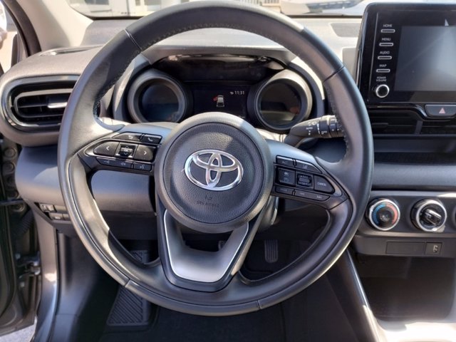 TOYOTA Yaris 1.0 trend