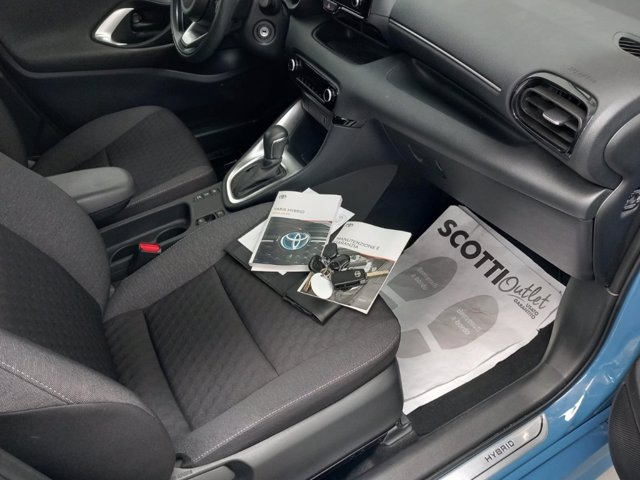TOYOTA Yaris 1.5h trend