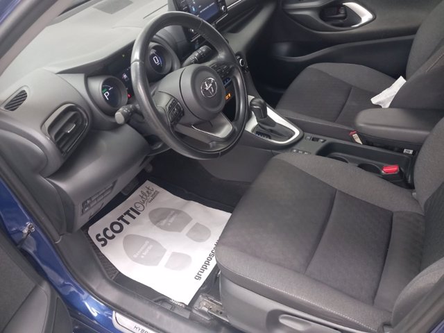 TOYOTA Yaris 1.5h trend