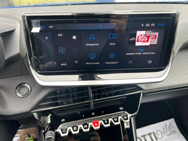 PEUGEOT 2008 Hybrid 136 e-DCS6 GT