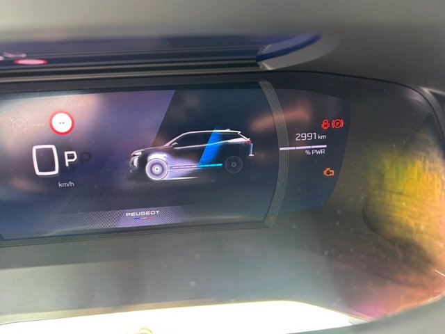 PEUGEOT 2008 Hybrid 136 e-DCS6 GT