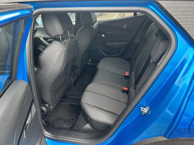 PEUGEOT 2008 Hybrid 136 e-DCS6 GT