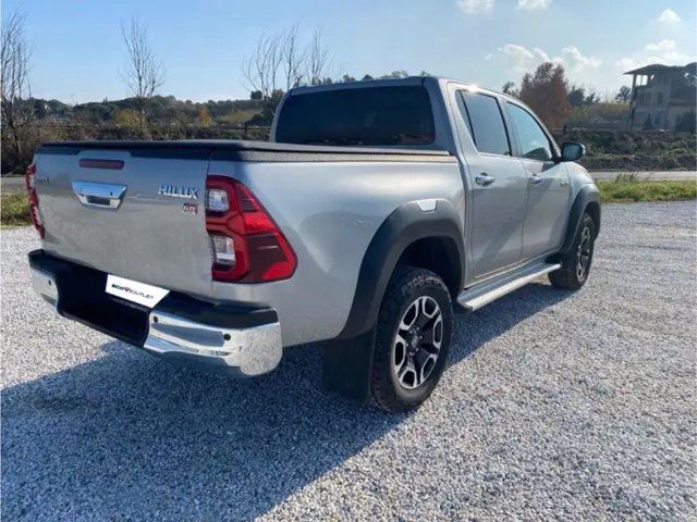 TOYOTA Hilux 2.4 d-4d sc 4x2 active