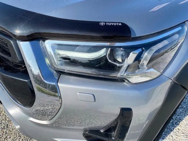 TOYOTA Hilux 2.4 d-4d sc 4x2 active