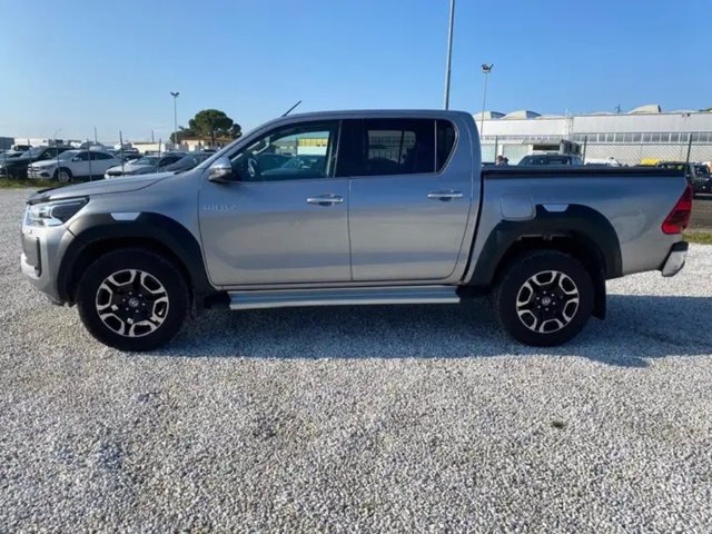 TOYOTA Hilux 2.4 d-4d sc 4x2 active