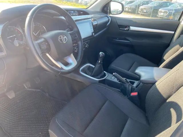 TOYOTA Hilux 2.4 d-4d sc 4x2 active