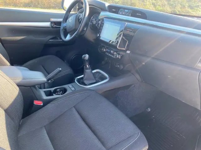 TOYOTA Hilux 2.4 d-4d sc 4x2 active