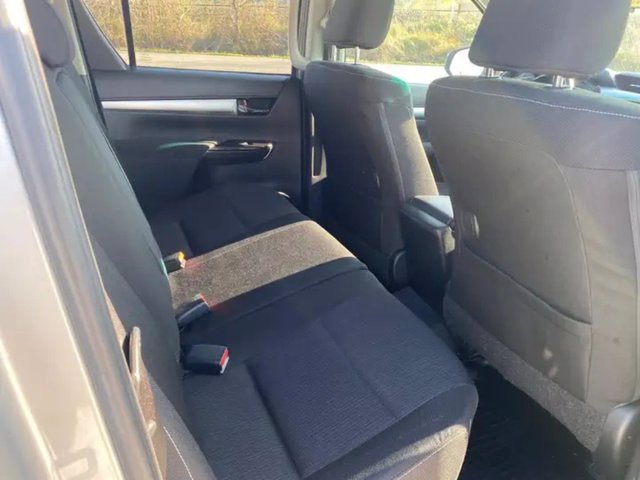 TOYOTA Hilux 2.4 d-4d sc 4x2 active