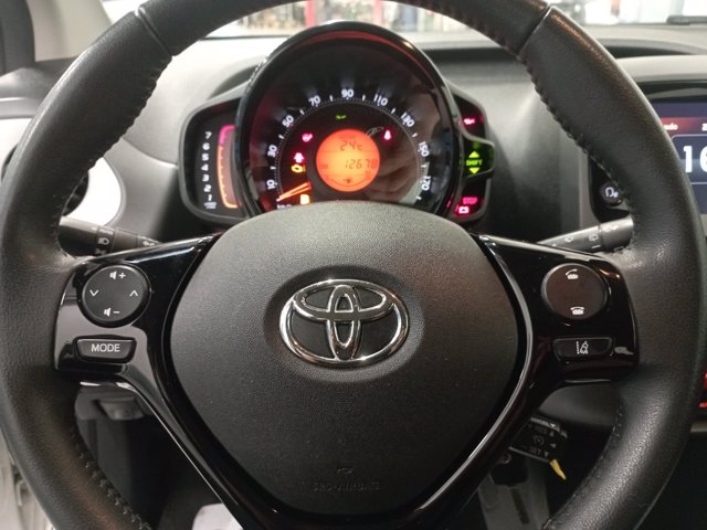 TOYOTA Aygo Connect 1.0 VVT-i 72 CV 5 porte x-play