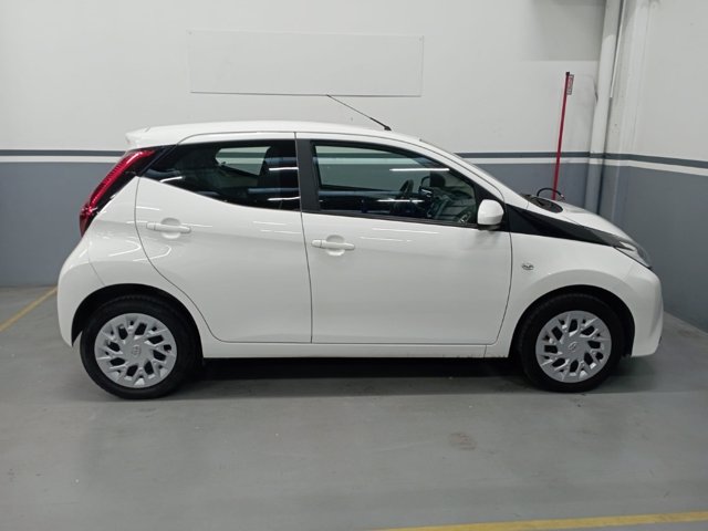 TOYOTA Aygo Connect 1.0 VVT-i 72 CV 5 porte x-play