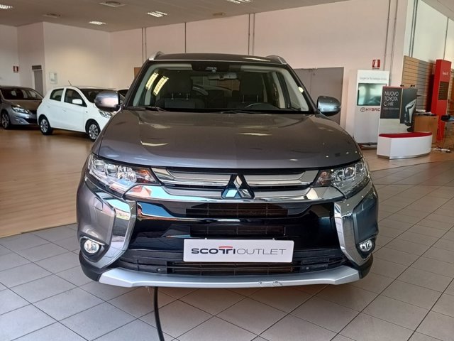 MITSUBISHI Outlander 2.2 DI-D Instyle AWD Auto