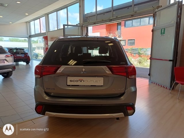 MITSUBISHI Outlander 2.2 DI-D Instyle AWD Auto