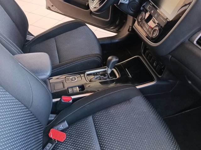 MITSUBISHI Outlander 2.2 DI-D Instyle AWD Auto