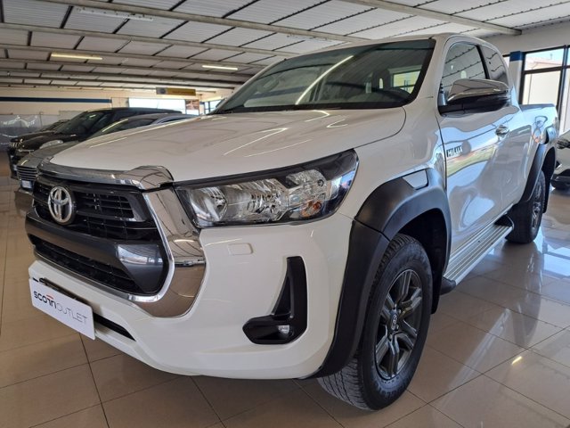 TOYOTA Hilux 2.4 d-4d extra cab lounge 4wd