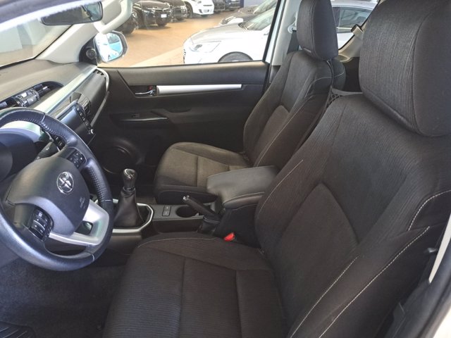TOYOTA Hilux 2.4 d-4d extra cab lounge 4wd