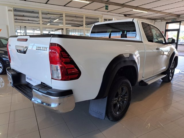 TOYOTA Hilux 2.4 d-4d extra cab lounge 4wd
