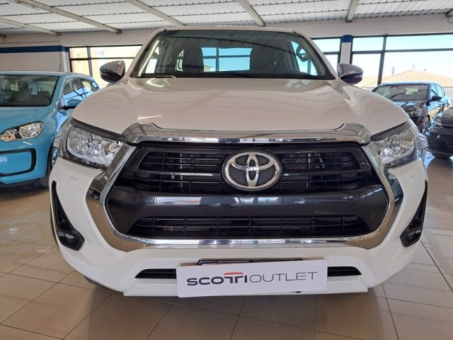 TOYOTA Hilux 2.4 d-4d extra cab lounge 4wd