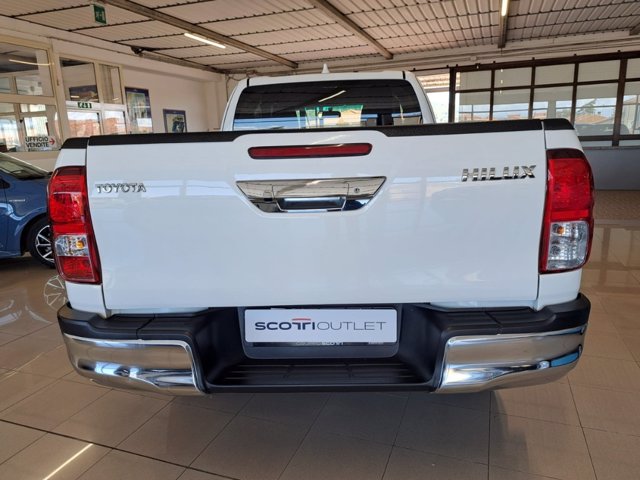 TOYOTA Hilux 2.4 d-4d extra cab lounge 4wd