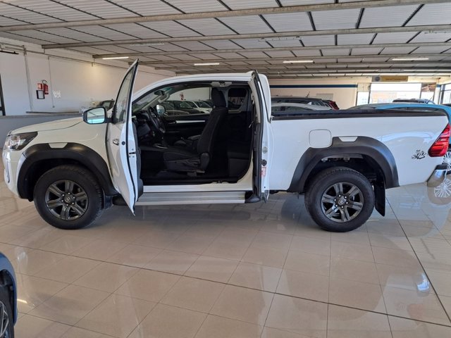 TOYOTA Hilux 2.4 d-4d extra cab lounge 4wd