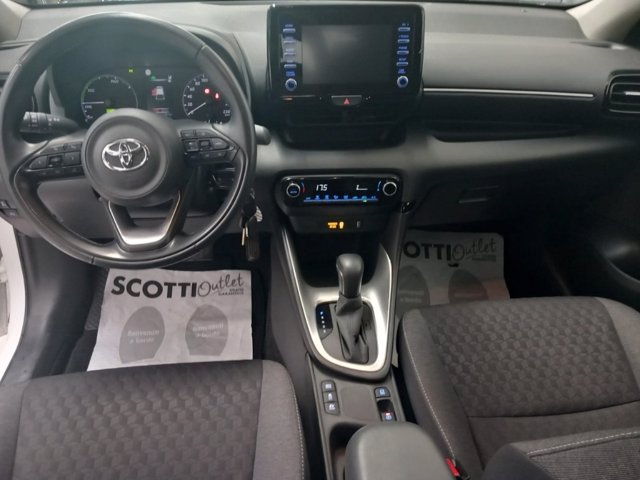 TOYOTA Yaris 1.5h active