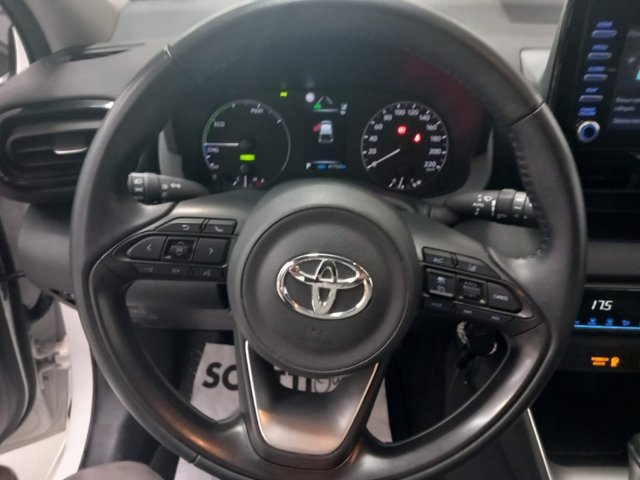 TOYOTA Yaris 1.5h active