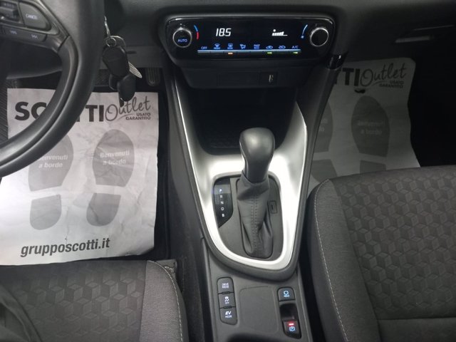TOYOTA Yaris 1.5h active