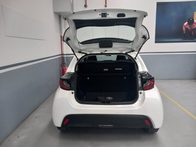 TOYOTA Yaris 1.5h active
