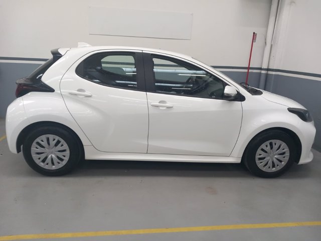 TOYOTA Yaris 1.5h active