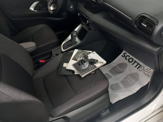 TOYOTA Yaris 1.5h active