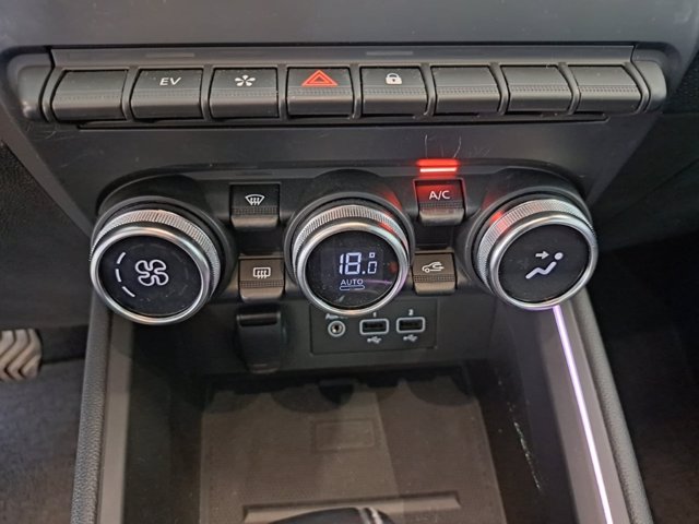 RENAULT Clio 1.6 e-tech hybrid business 140cv auto
