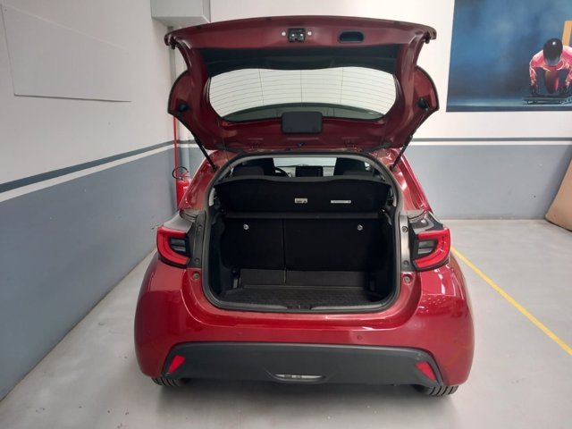 TOYOTA Yaris 1.5h trend