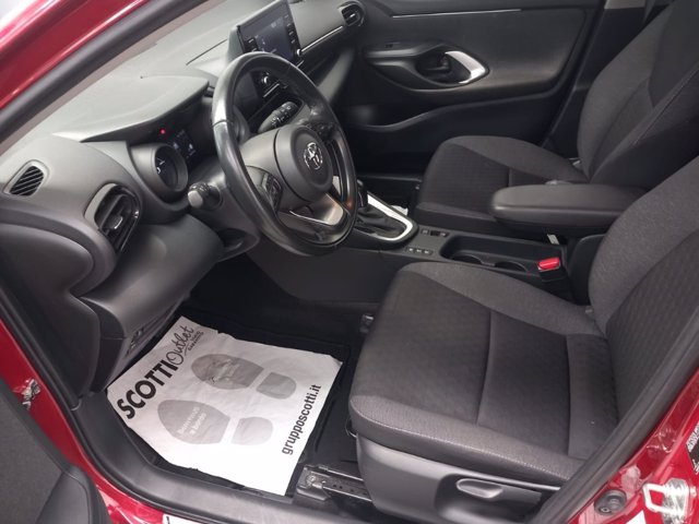 TOYOTA Yaris 1.5h trend