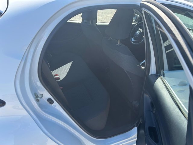 TOYOTA Yaris 1.0 active