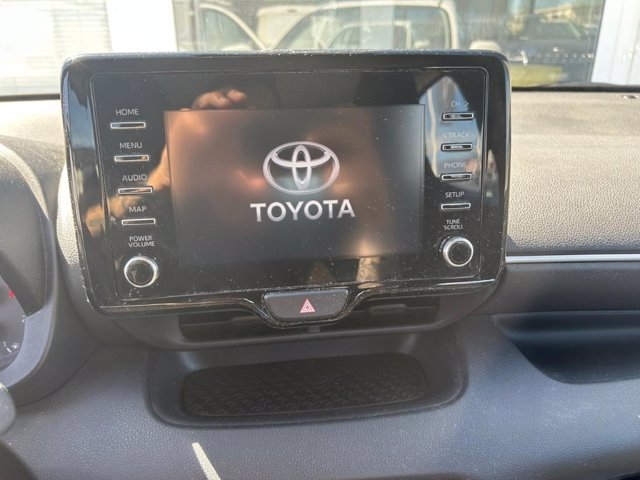 TOYOTA Yaris 1.0 active