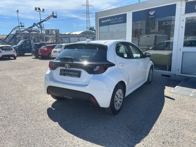 TOYOTA Yaris 1.0 active