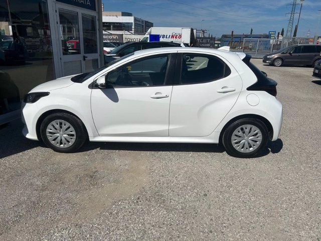 TOYOTA Yaris 1.0 active