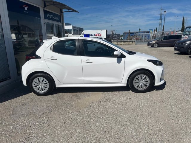 TOYOTA Yaris 1.0 active