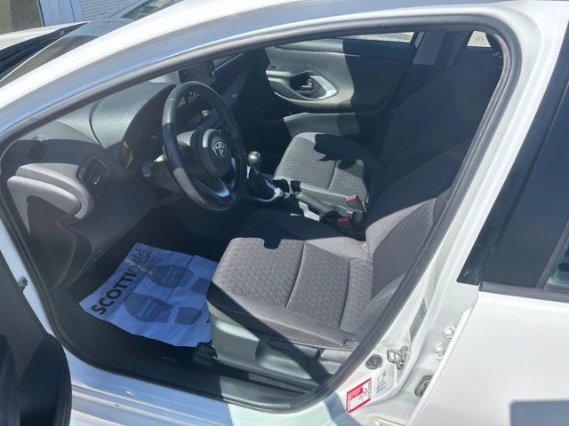 TOYOTA Yaris 1.0 active
